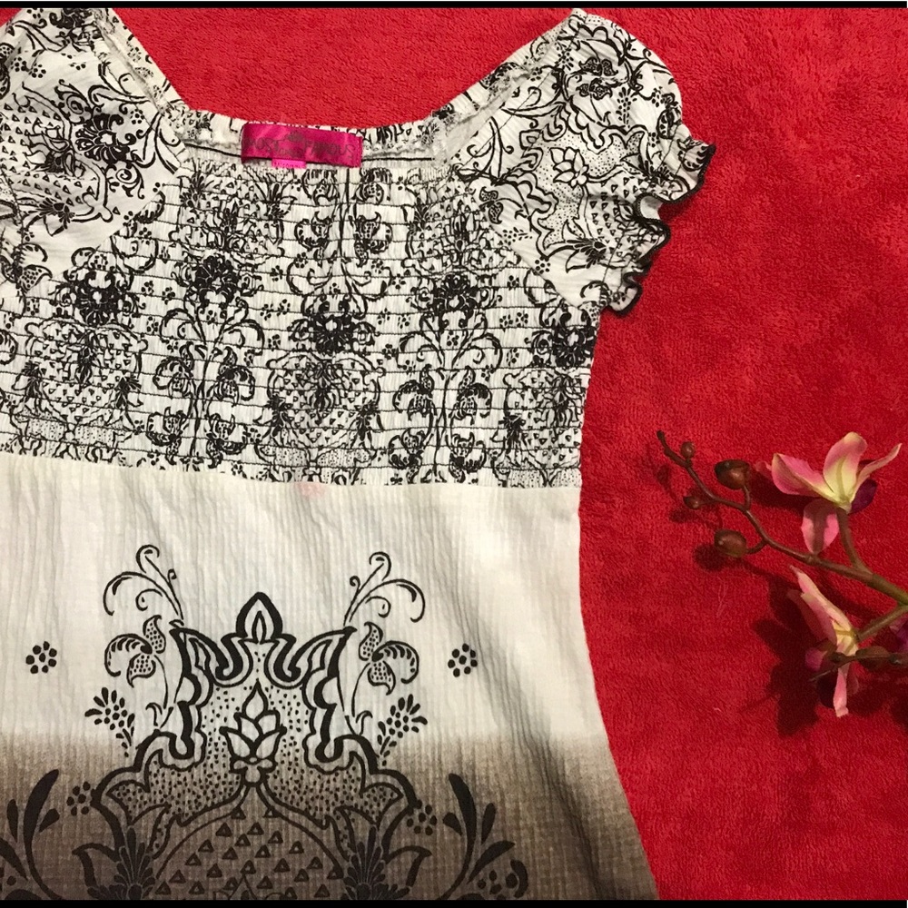 Girl's brown and white blouse