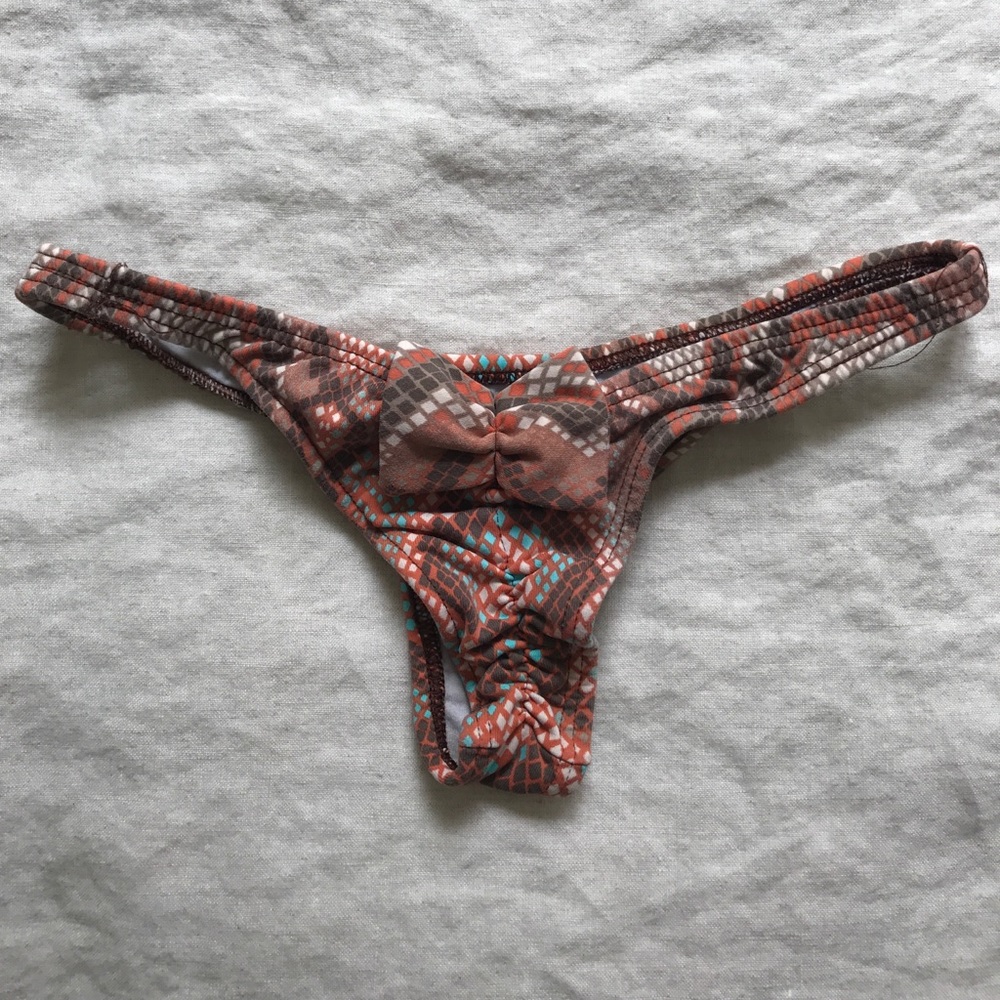 San Lorenzo Bow back bottoms