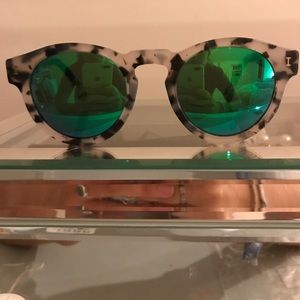 Illesteva glasses! Green, white tortoise shell.