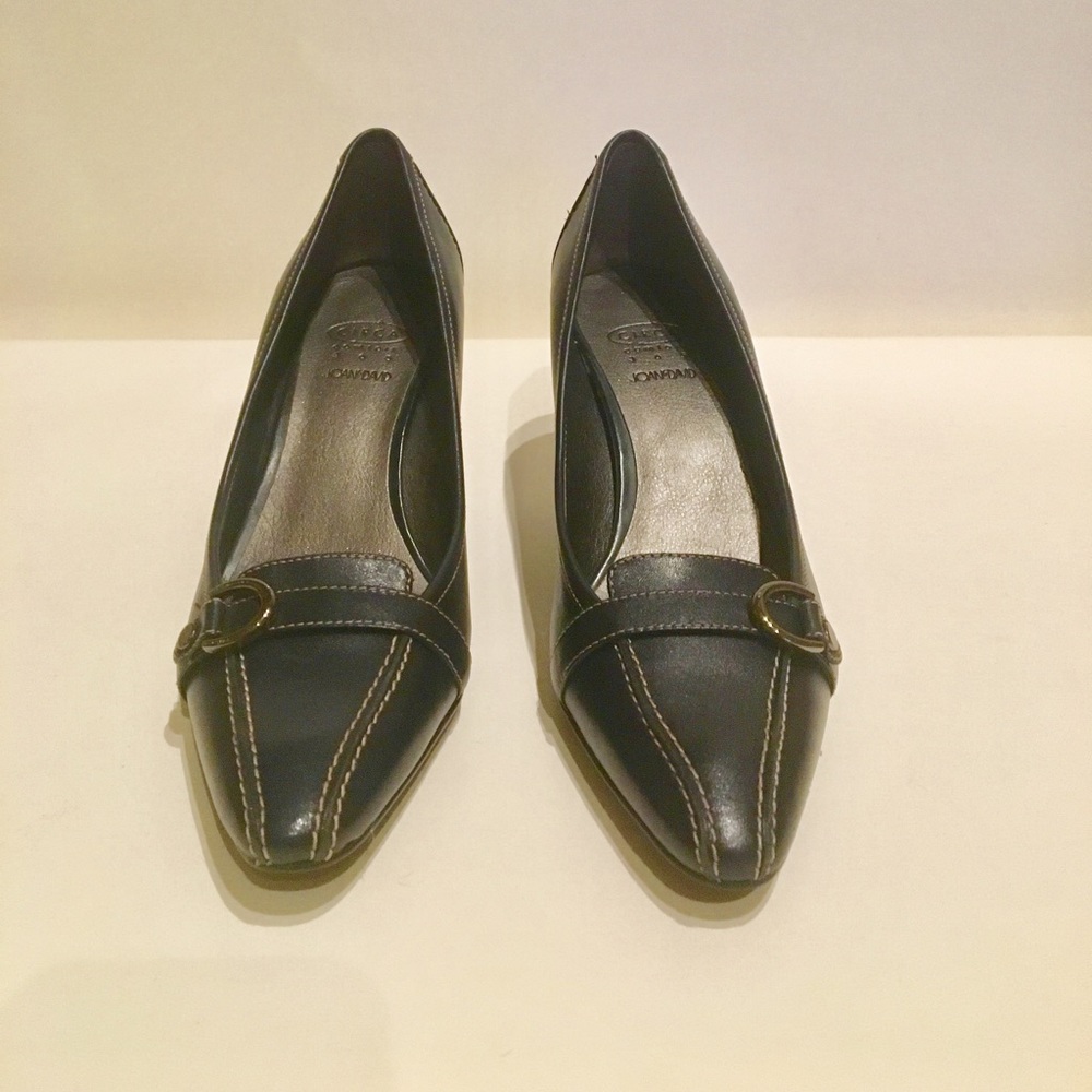 Circa Joan & David navy women's shoes