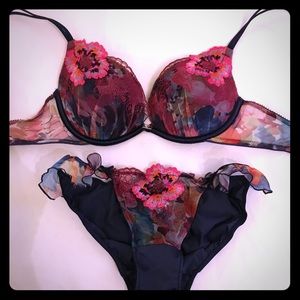 Sale Saturday----Gorgeous VS set