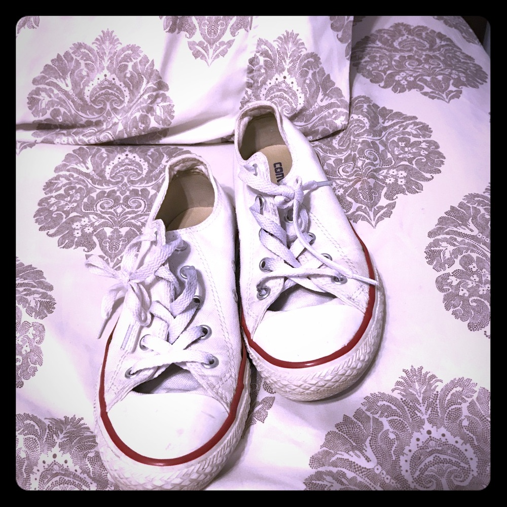 White Converse Chuck Taylor All Stars low tops