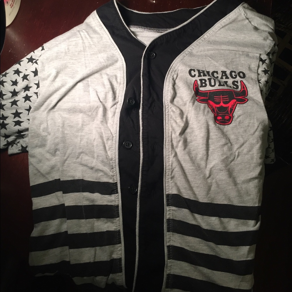 Bulls button up/street wear button