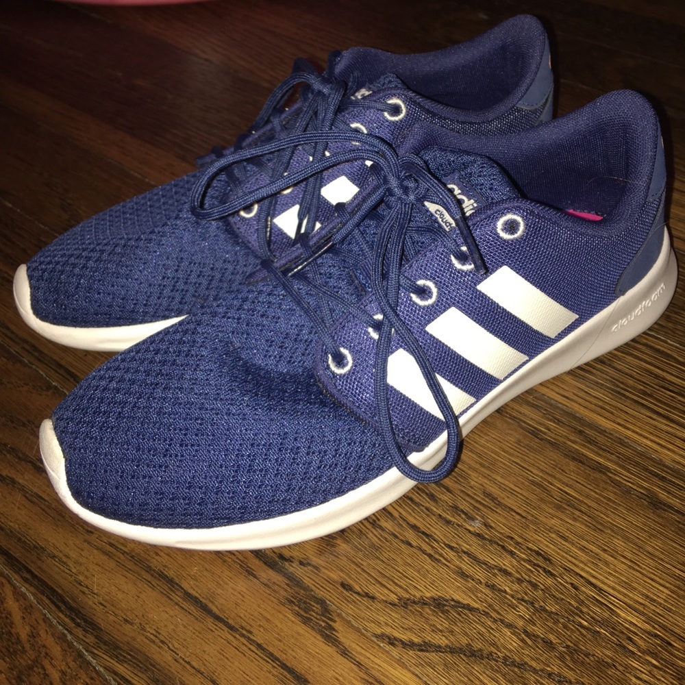 Adudas cloudfoam tenni shoes