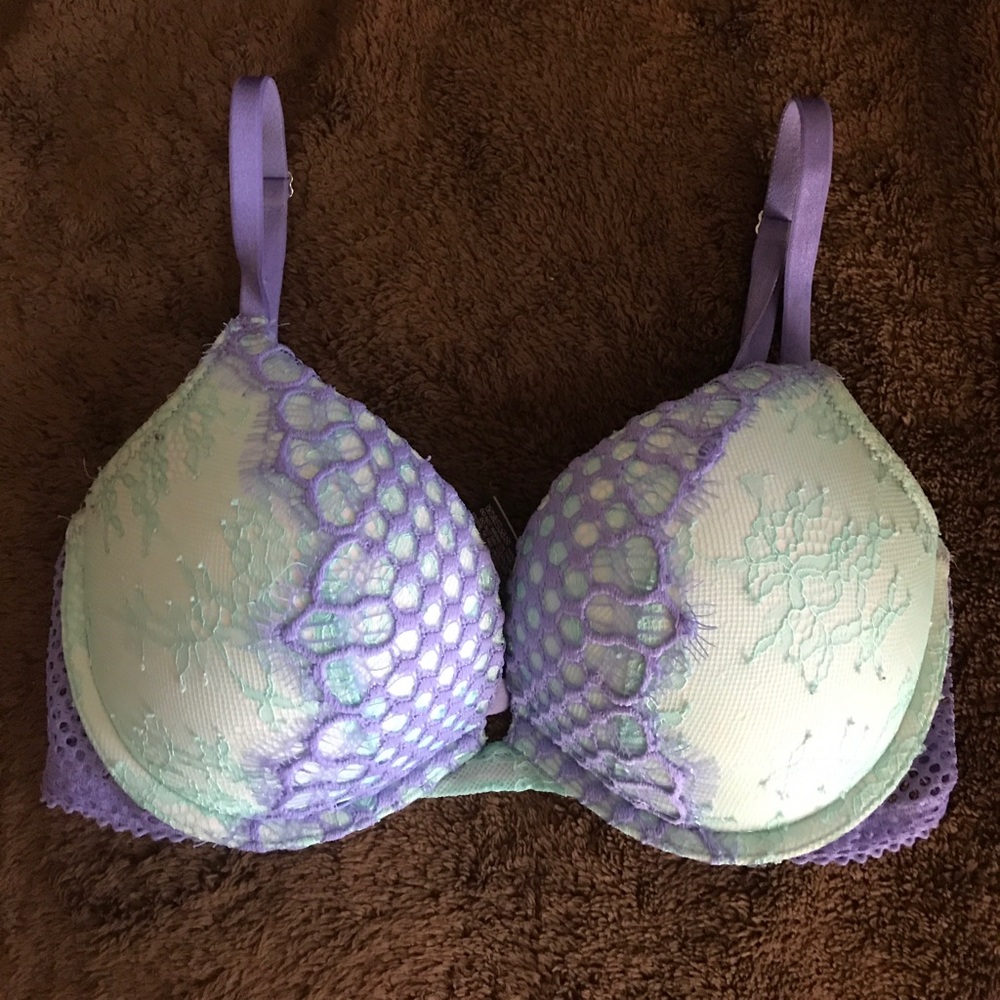 VICTORIAS SECRET LACE BOMBSHELL PUSH UP BRA 32C