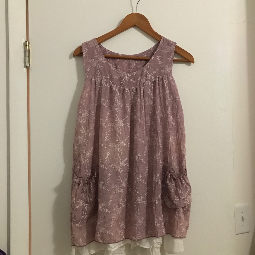 Pretty floral tunic w/ cute pockets