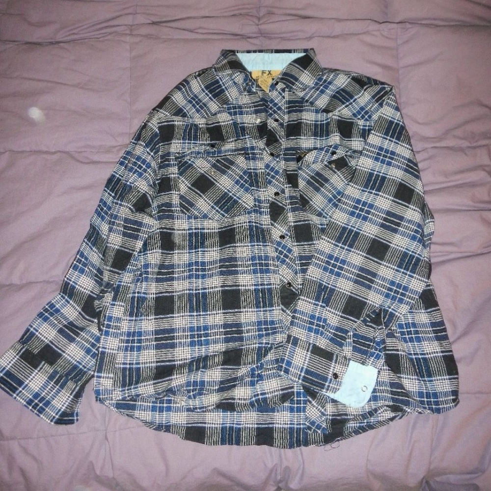 Men's long sleeve button-down flannel shirt