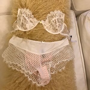 Gorgeous goose berry intimates set!