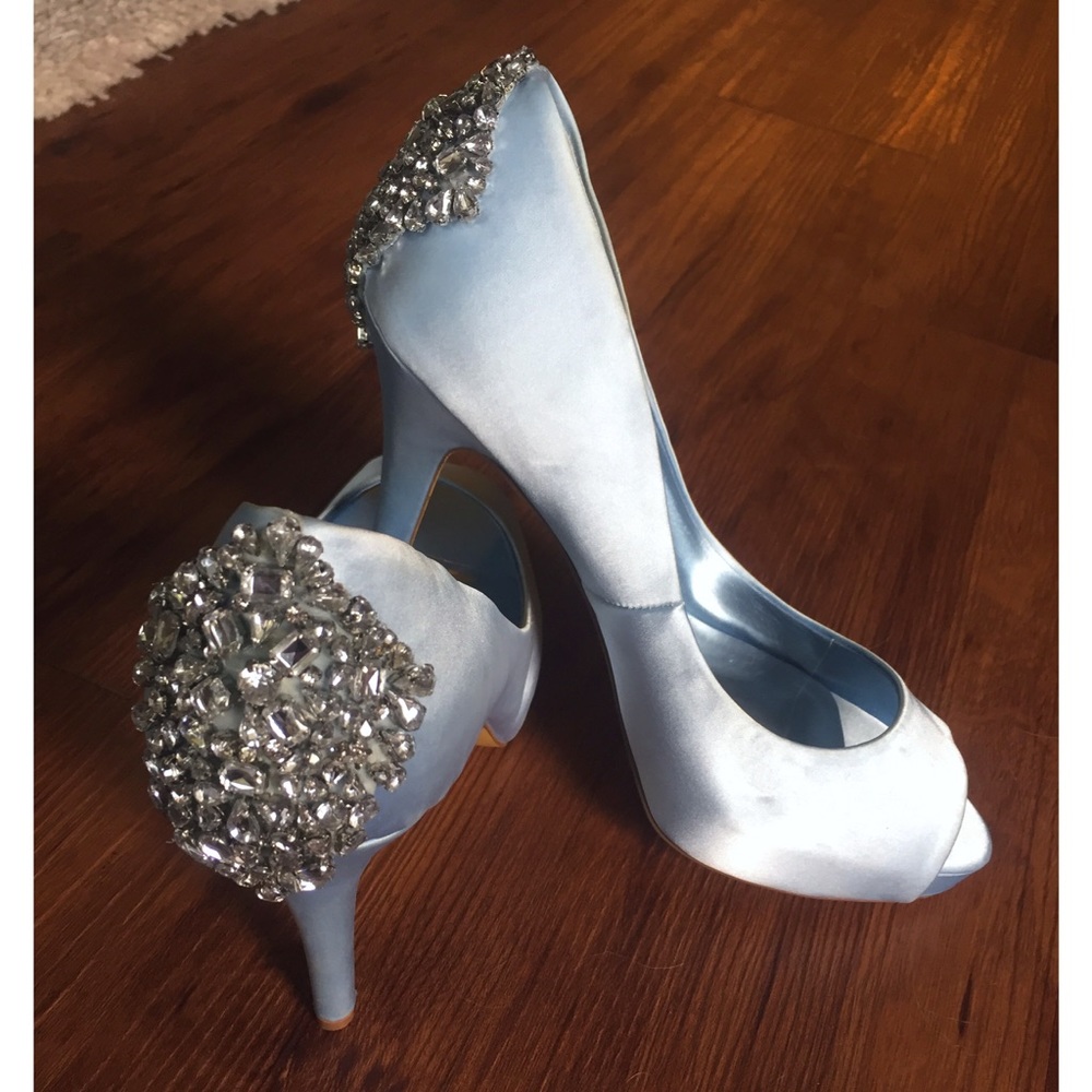 ✨ NWT // Audrey Brooke Rhinestone Platform Pumps ✨