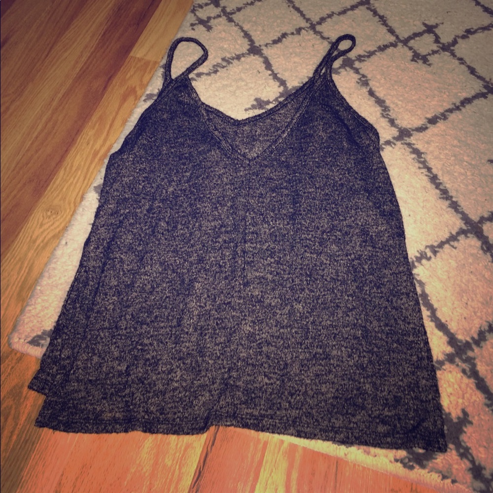 2 crop tops.