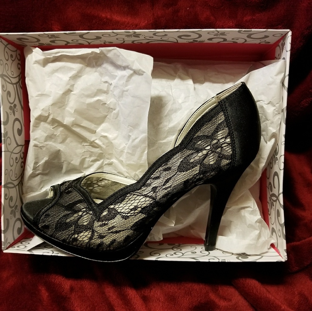 Women's Lace Pumps-Open Toe