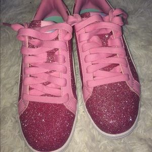 Pink glittery pumas