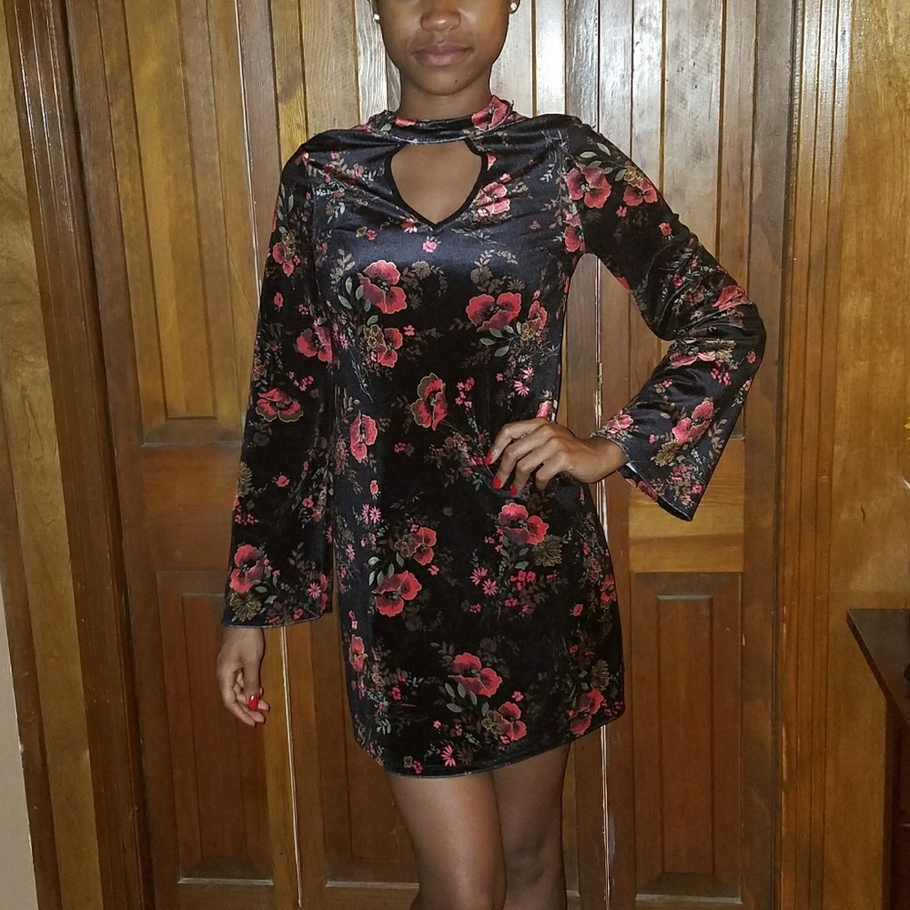 Beautiful Faux Suede Floral Long Sleeve Dress!