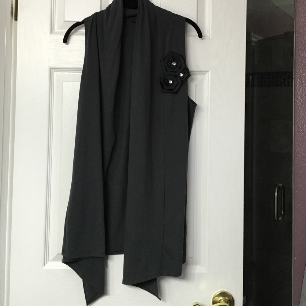 Large grey tunic vest with design