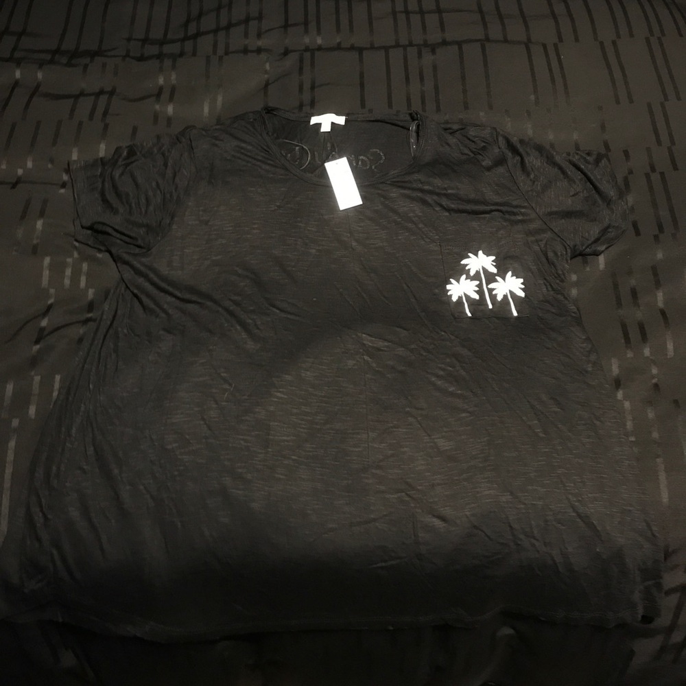 Avenue Loralette black shirt with graphics