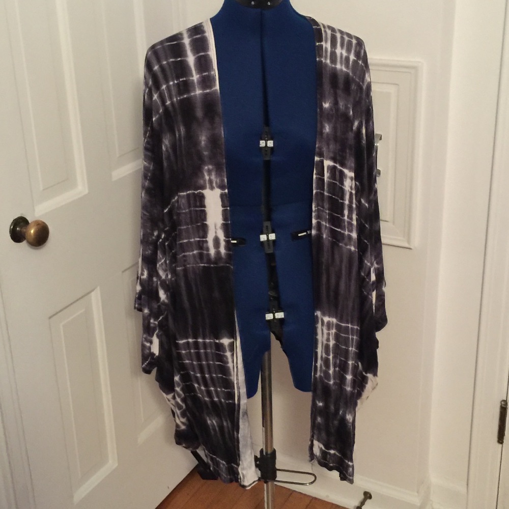 Lily White Tie-Dye Kimono