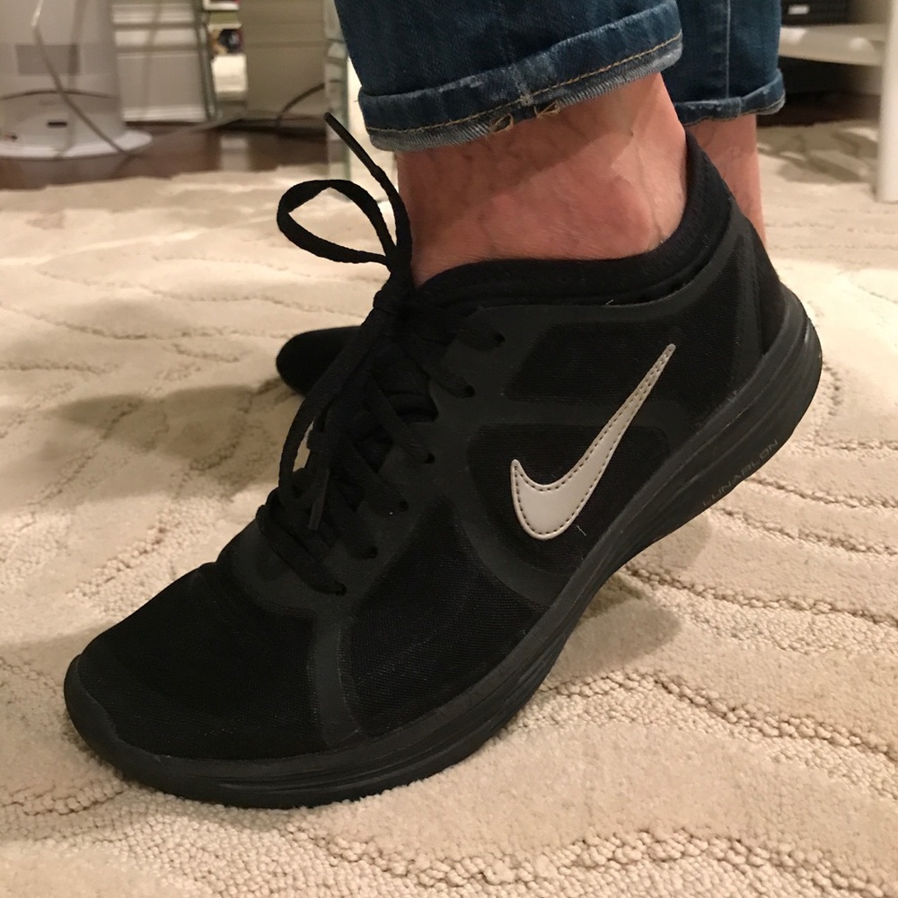 Size 9.5 Nike Sneakers