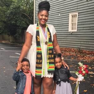 Meet your Posher, Alexis