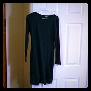 Lulus emerald green dress. Small slit.