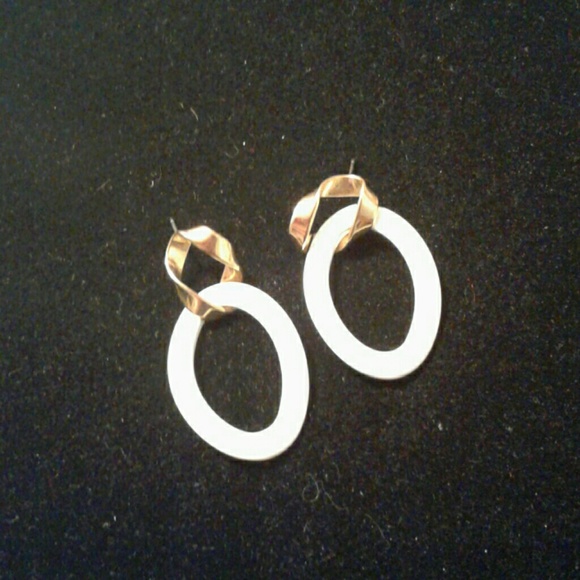 Jewelry - Vintage White Earrings