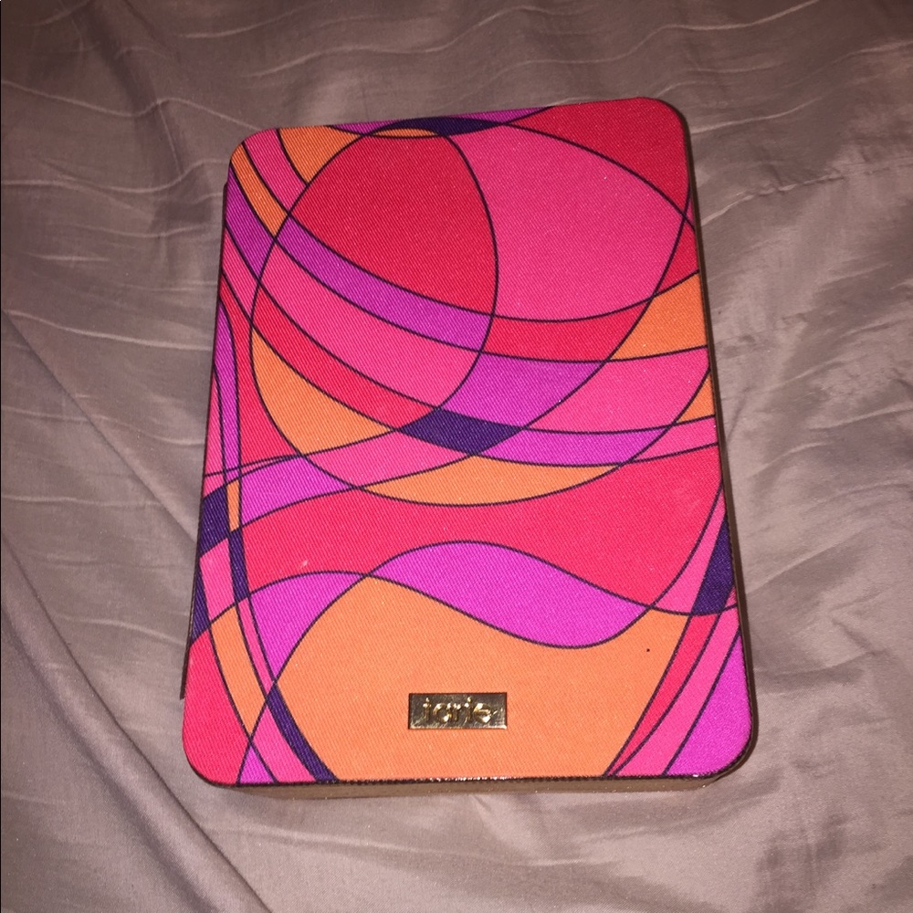 Limited edition Tarte eyeshadow.