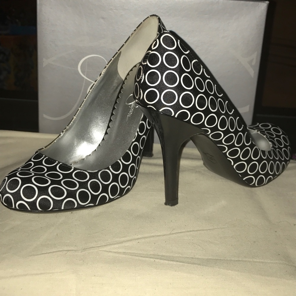 💖PRICE ⬇️💖 Jessica Simpson Henri Heels 👠 - Picture 1 of 7