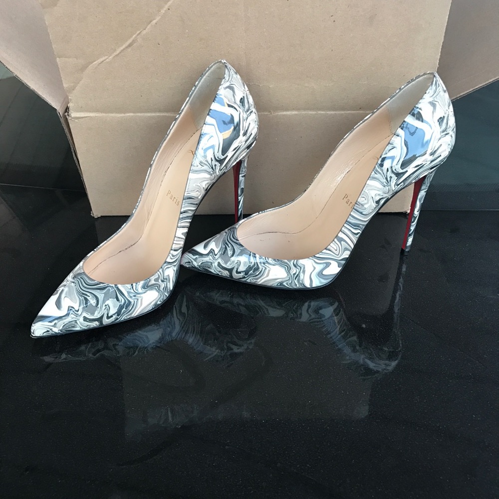 🚫SOLD 🚫 Christian Louboutin Pigalle Follies