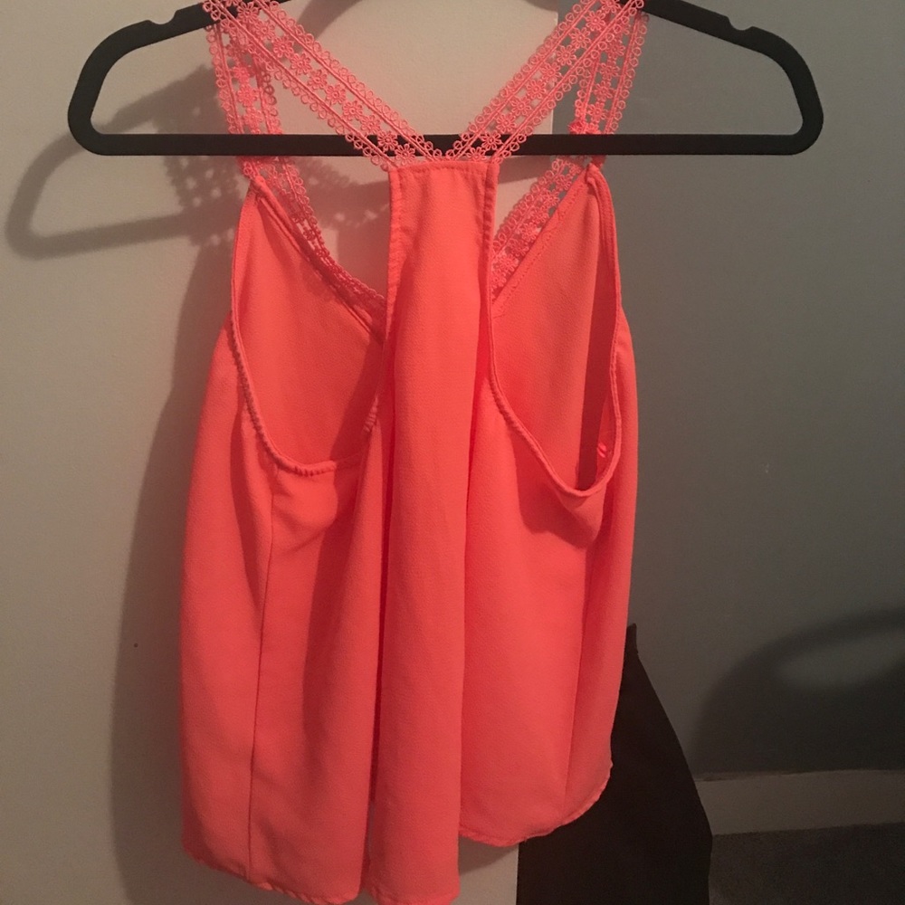 Pink Shirt with cute semi-opened back - Picture 2 of 3