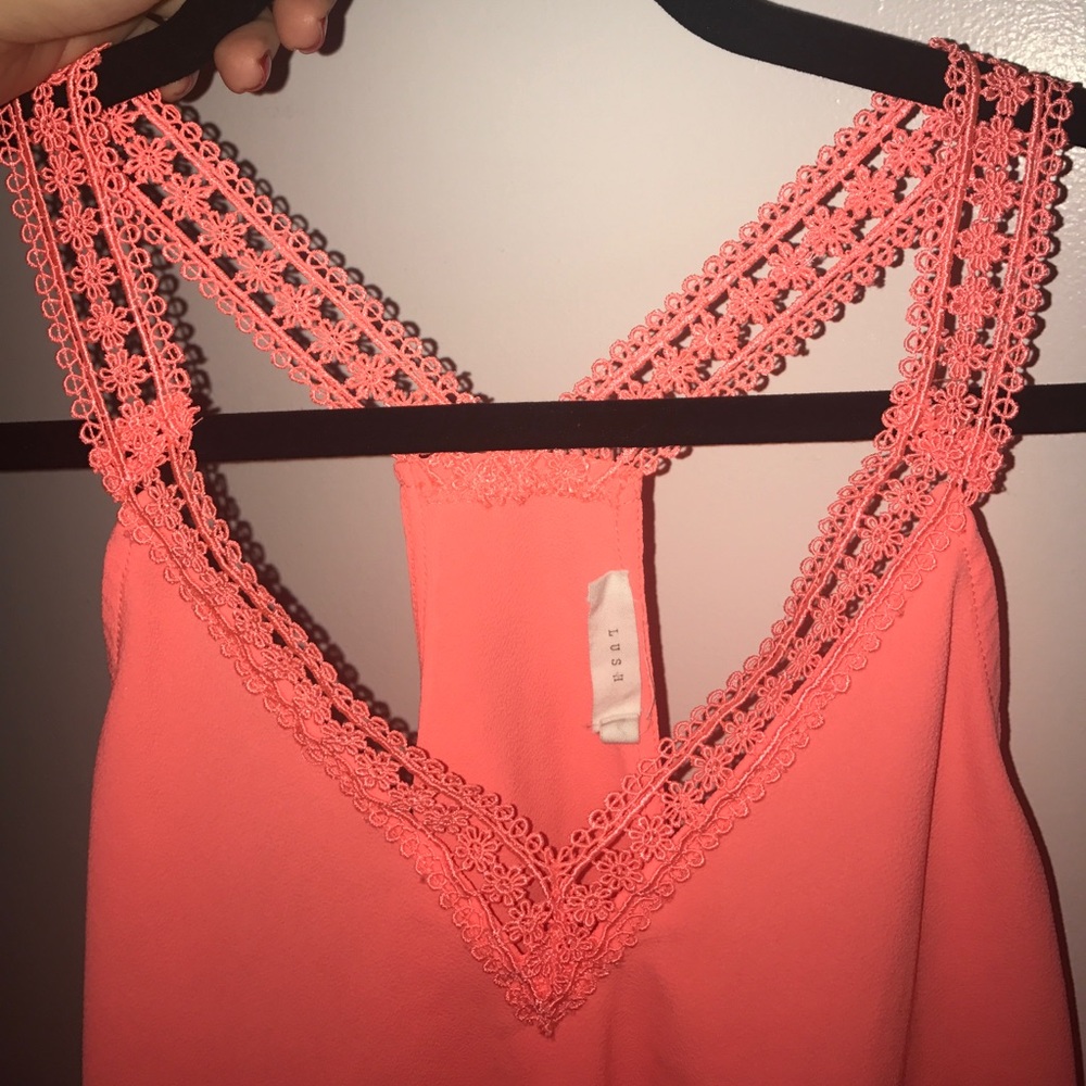 Pink Shirt with cute semi-opened back - Picture 3 of 3