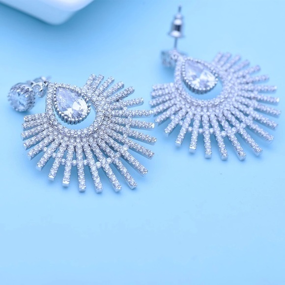CZ Earring. - Picture 3 of 4
