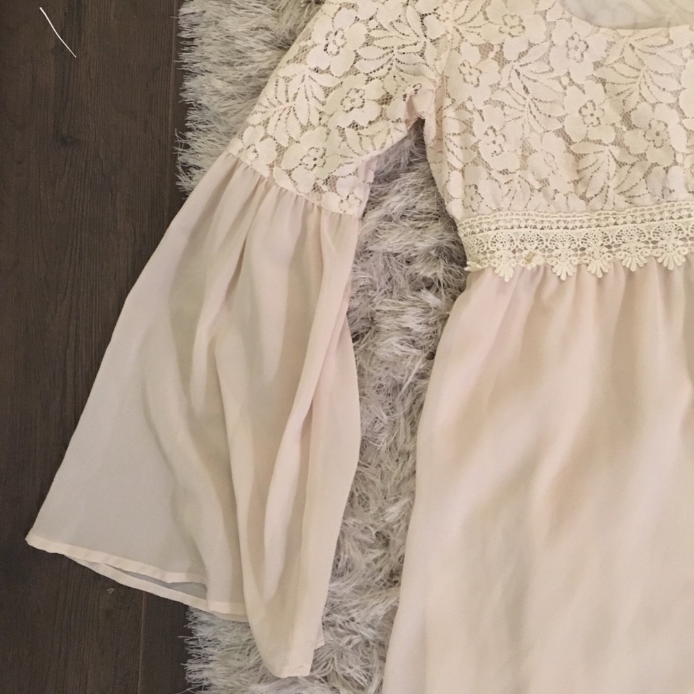 NWOT White/ Creme Lace floral dress w bell sleeves - Picture 4 of 8