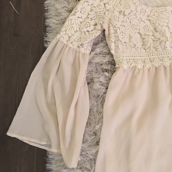 NWOT White/ Creme Lace floral dress w bell sleeves - Picture 4 of 8