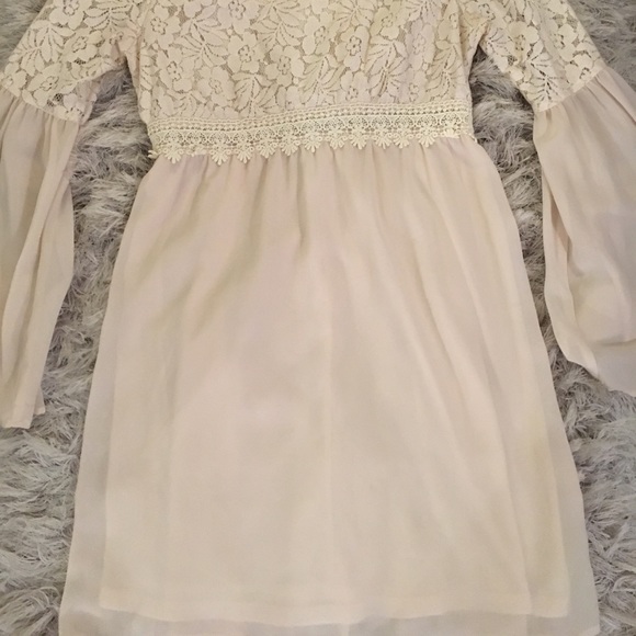 NWOT White/ Creme Lace floral dress w bell sleeves - Picture 6 of 8