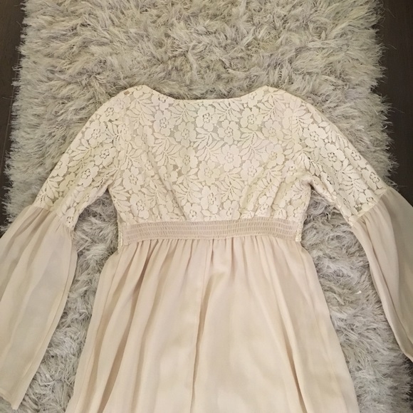 NWOT White/ Creme Lace floral dress w bell sleeves - Picture 7 of 8