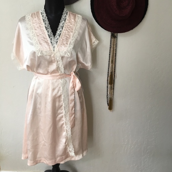 Peach satin robe. Vintage. - Picture 2 of 7