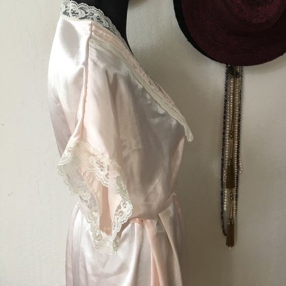 Peach satin robe. Vintage. - Picture 4 of 7