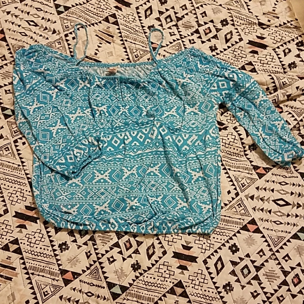 No boundries crop top shoulder show shirt