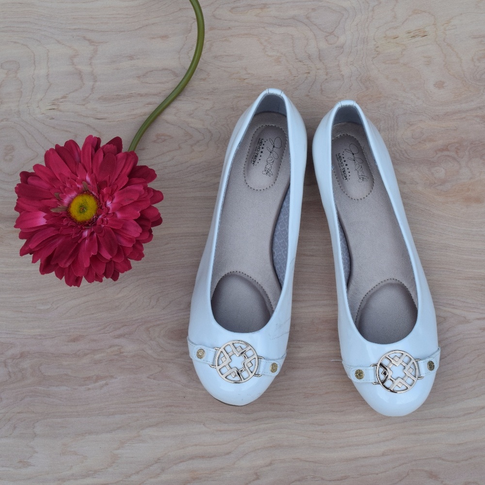 JACLYN SMITH White Flats with Gold Accents