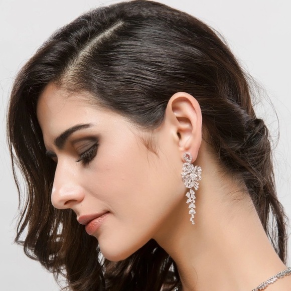 Luxury big long flower pendant drop earrings - Picture 3 of 3