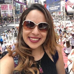 Meet your Posher, Camila