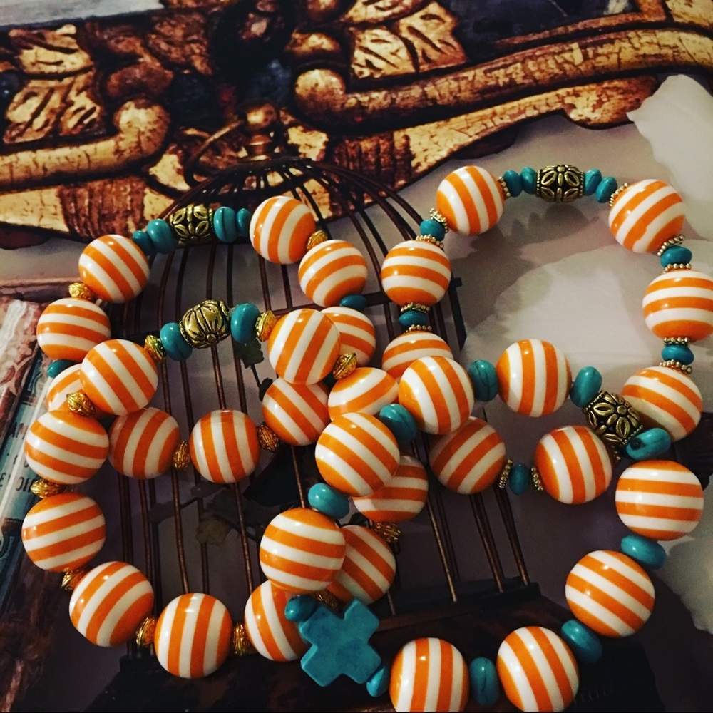 Candy swirl orange/white bracelets w/ gold accents