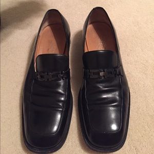 Ferragamo black leather loafers w/ buckle