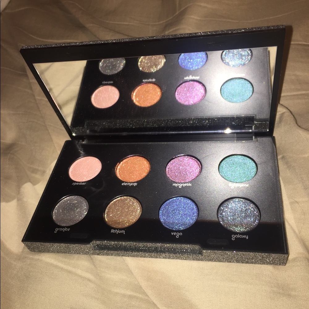 Beautiful Urban Decay Moondust palette