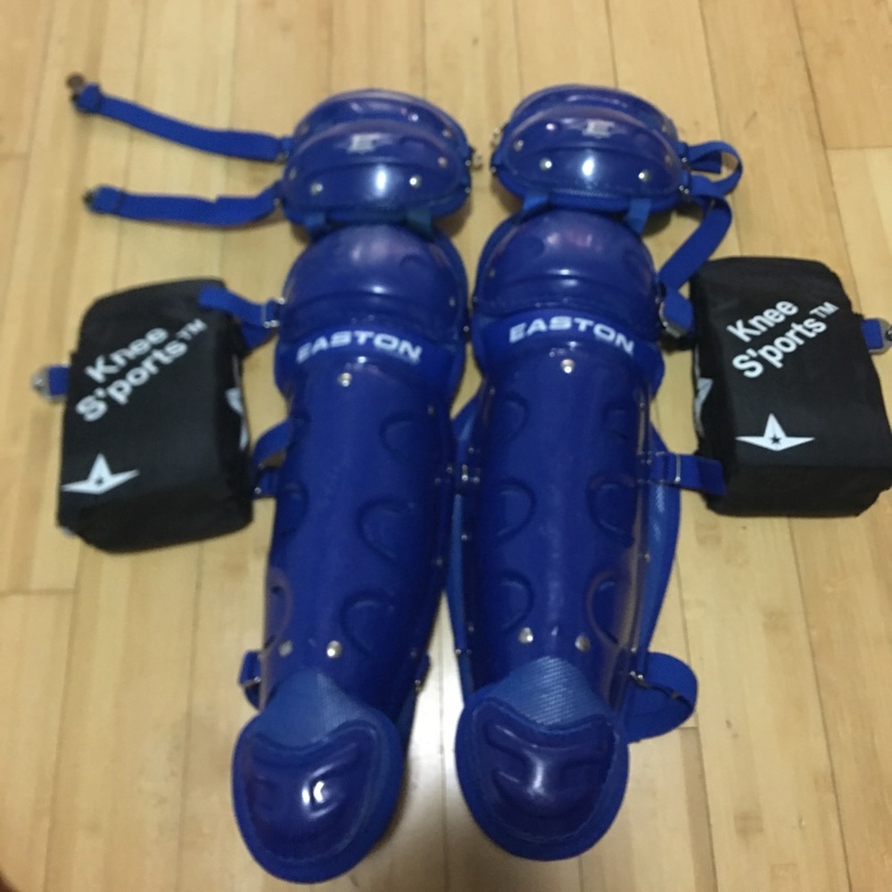 Baseball catchers leg guards