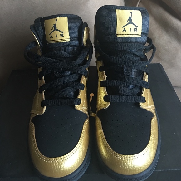 Gold Air Jordan 1s 4.5 - Picture 2 of 5
