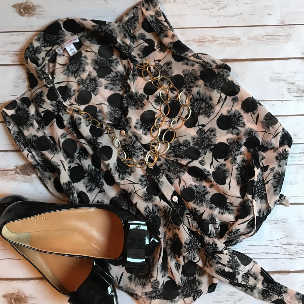 Sleeveless button down blouse with tie front