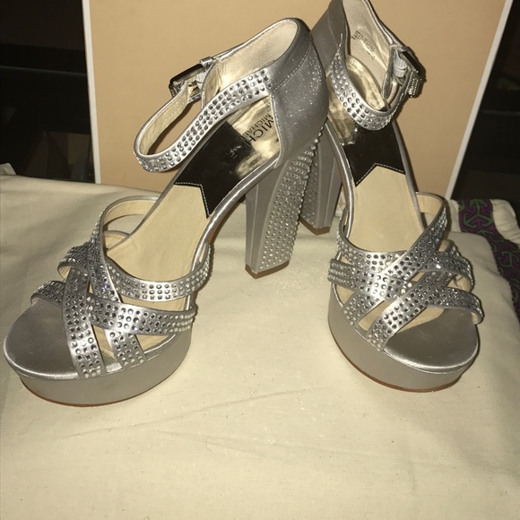 Michael Kors Enola Platform - Picture 2 of 8