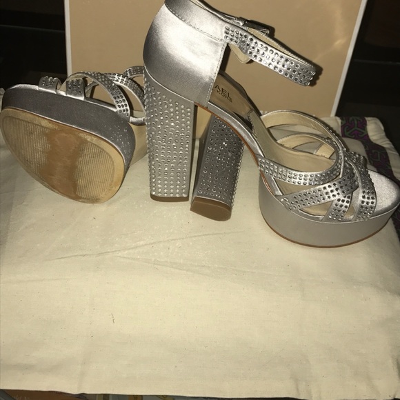 Michael Kors Enola Platform - Picture 6 of 8