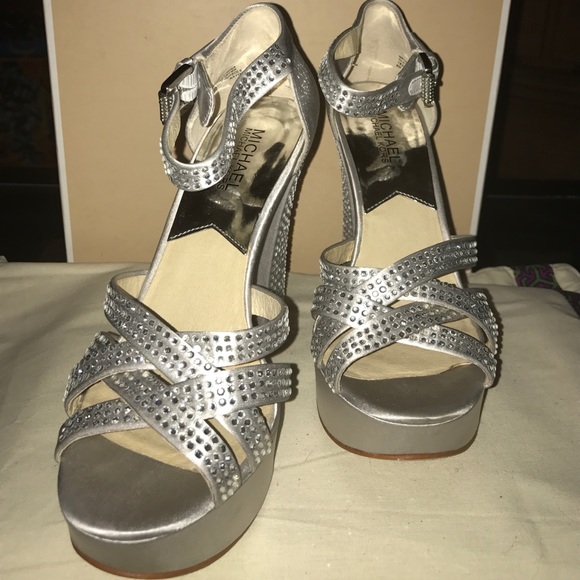 Michael Kors Enola Platform - Picture 4 of 8