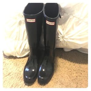 Hunter rain boots!!